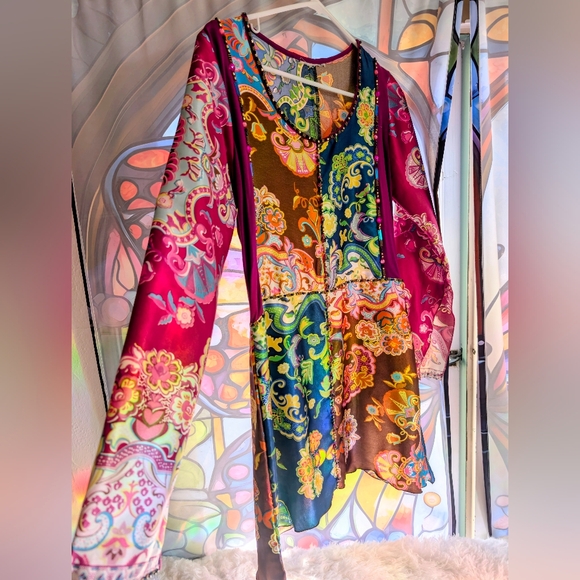 Johnny Was - Multicolor Floral Satin Patchwork Bell-Sleeve Tunic - Picture 4 of 5